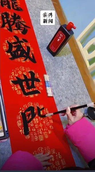 年轻人用“小赚”行业局部退休开元棋牌上门带娃、居家美甲(图2)